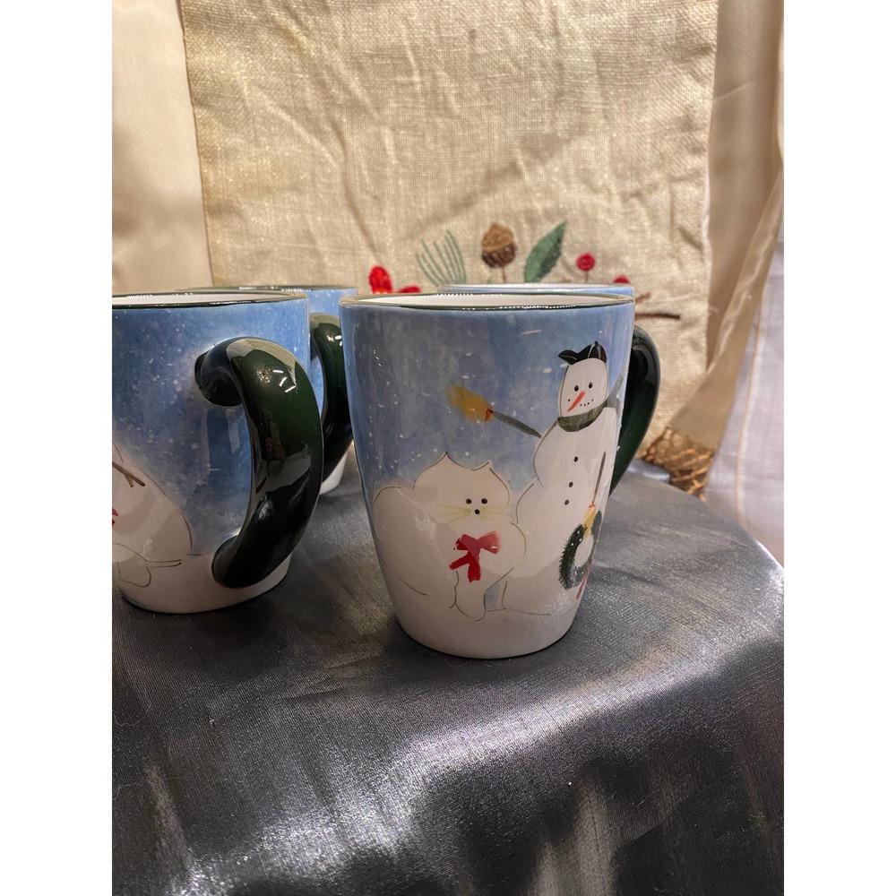 Oneida, Set of 4 Christmas/Snowman/Holiday Mugs/Cups. Two designs of Snow Family